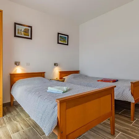 Gorgeous In With Wifi Holiday home Pomer